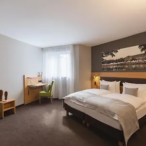 Отель Novum Bruy